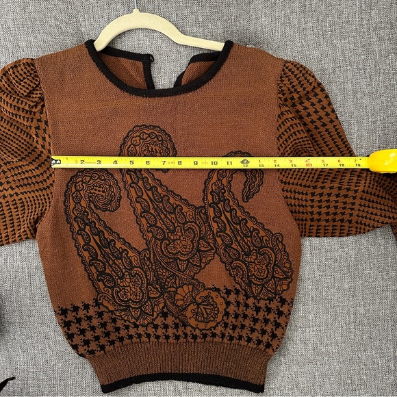 Vintage brown and black sweater with sheer sleeves - Picture 10 of 10